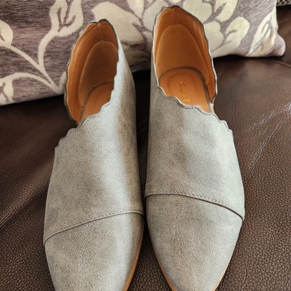 Shoes - Picture 2 of 6